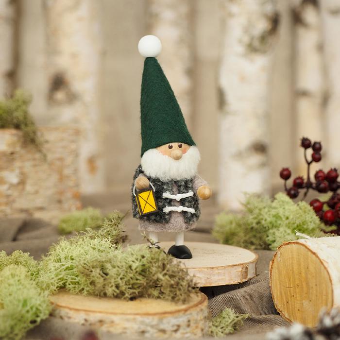 ノルディカニッセ 2025 新作 ランタンを持ったサンタ Nordic Forest