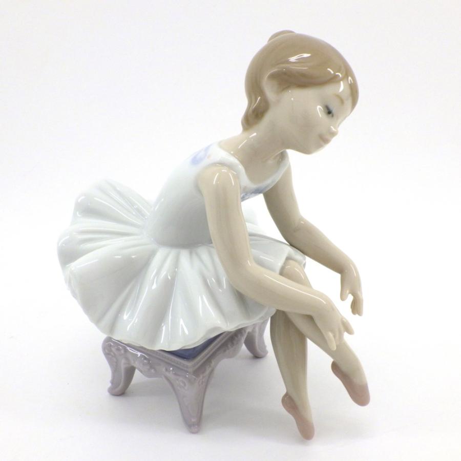 Lladro リヤドロ 8125「リトルバレリーナ(出番前)」 フィギュリン