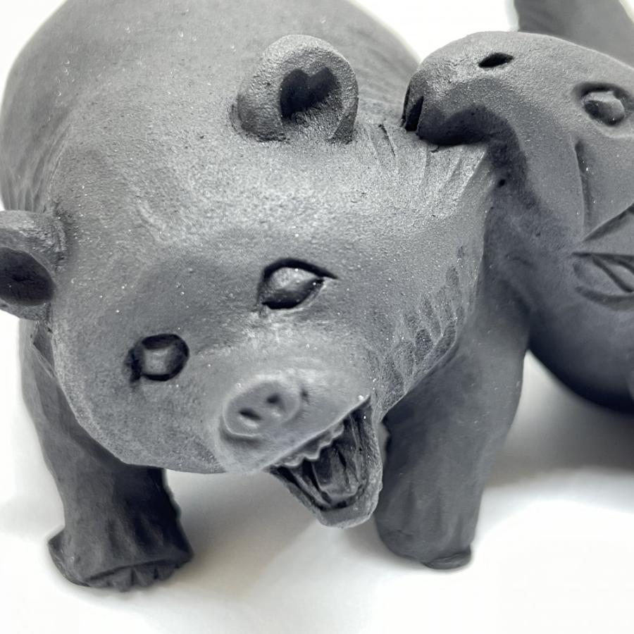 エコ炭の置物 【鮭にくわえられた熊】ナカノ企画 W11×H6×D6センチ エコ