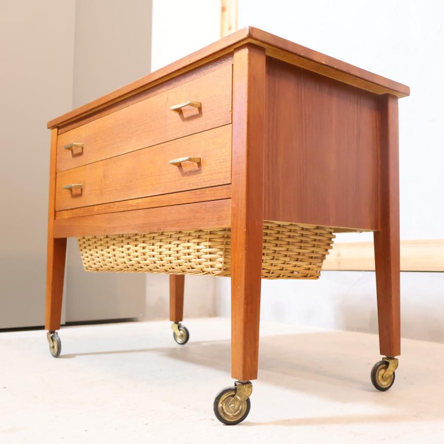北欧デンマーク チーク材 ソーイングワゴン キャビネット キャスター付