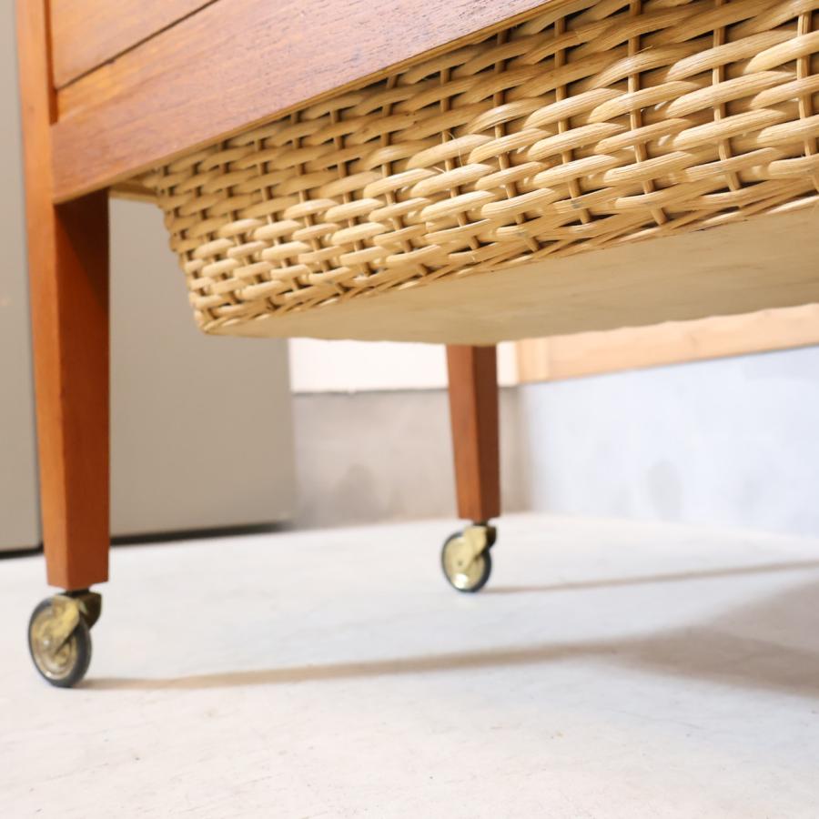 北欧デンマーク チーク材 ソーイングワゴン キャビネット キャスター付
