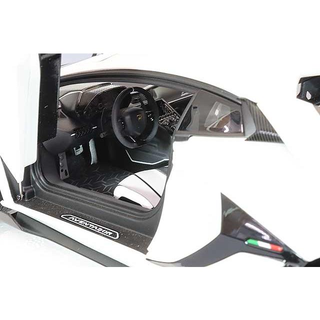 オートアート コンポジット 1/18 ランボルギーニ アヴェンタドール SVJ