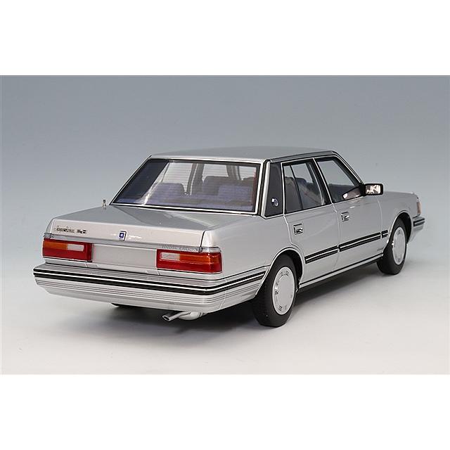 XiaoGuang MODEL 1/18 トヨタ クラウン MS122 シルバー/内装ブルー