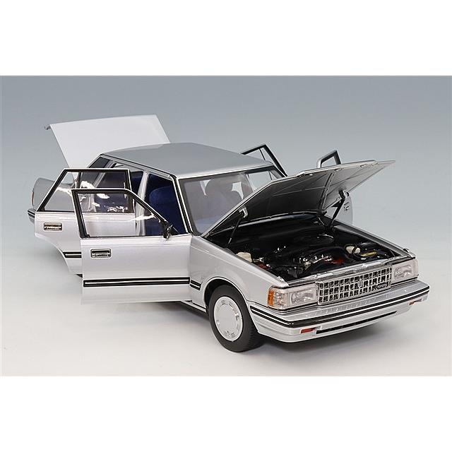 XiaoGuang MODEL 1/18 トヨタ クラウン MS122 シルバー/内装ブルー