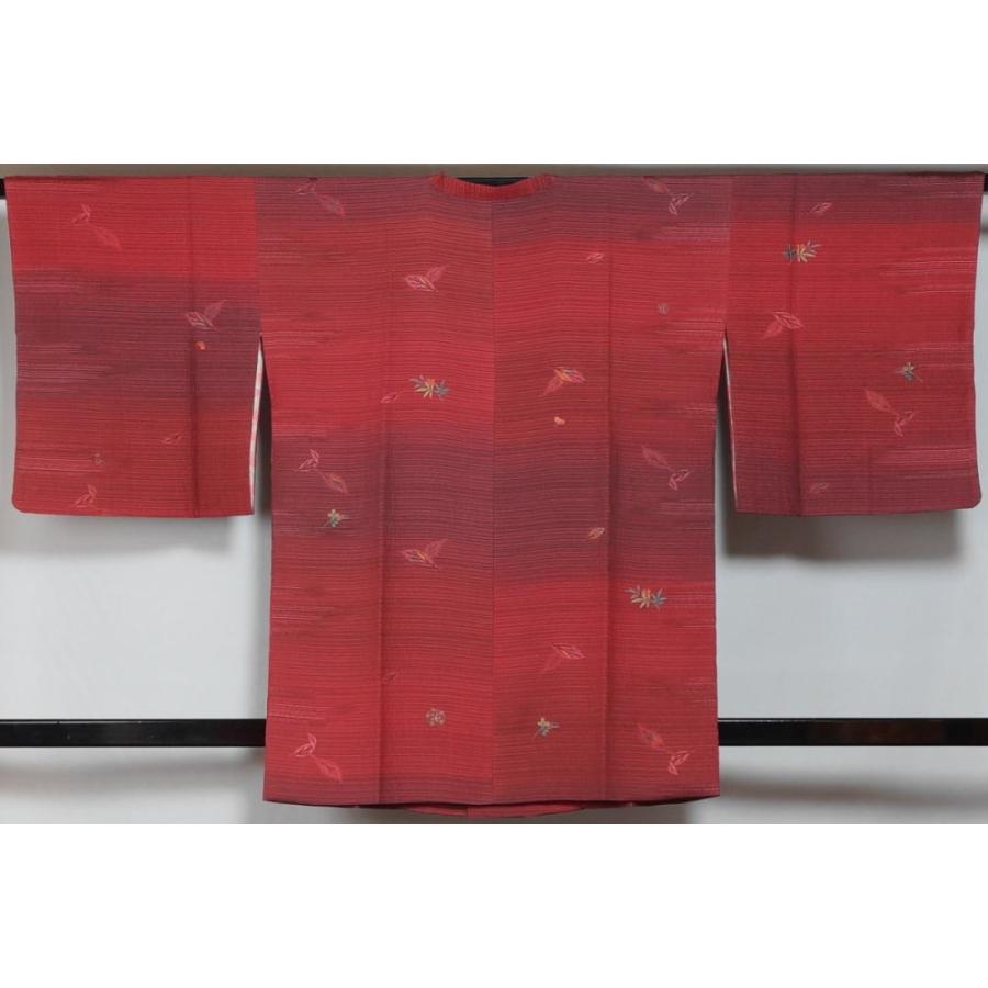 道行 コート 横段ぼかしに南天模様 赤紅色 刺繍 膨れ織 正絹 塵除け