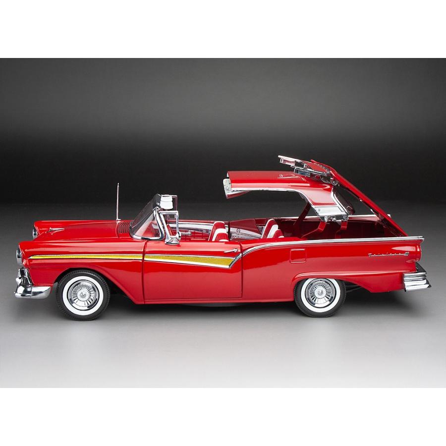 ミニカー 1/18 1957 フォード・フェアレーン 500 ガブリオレ 赤色 Ford