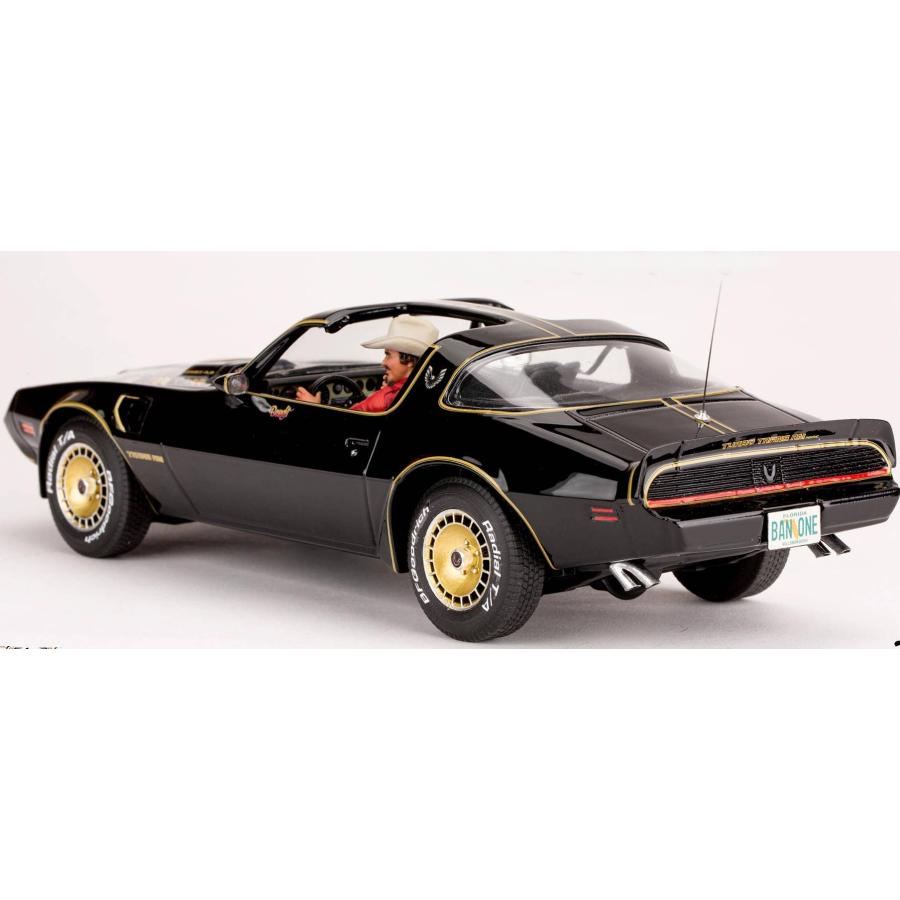 ミニカー 1/18 バートレイノルズフィギュア運転 1977 ポンティアック