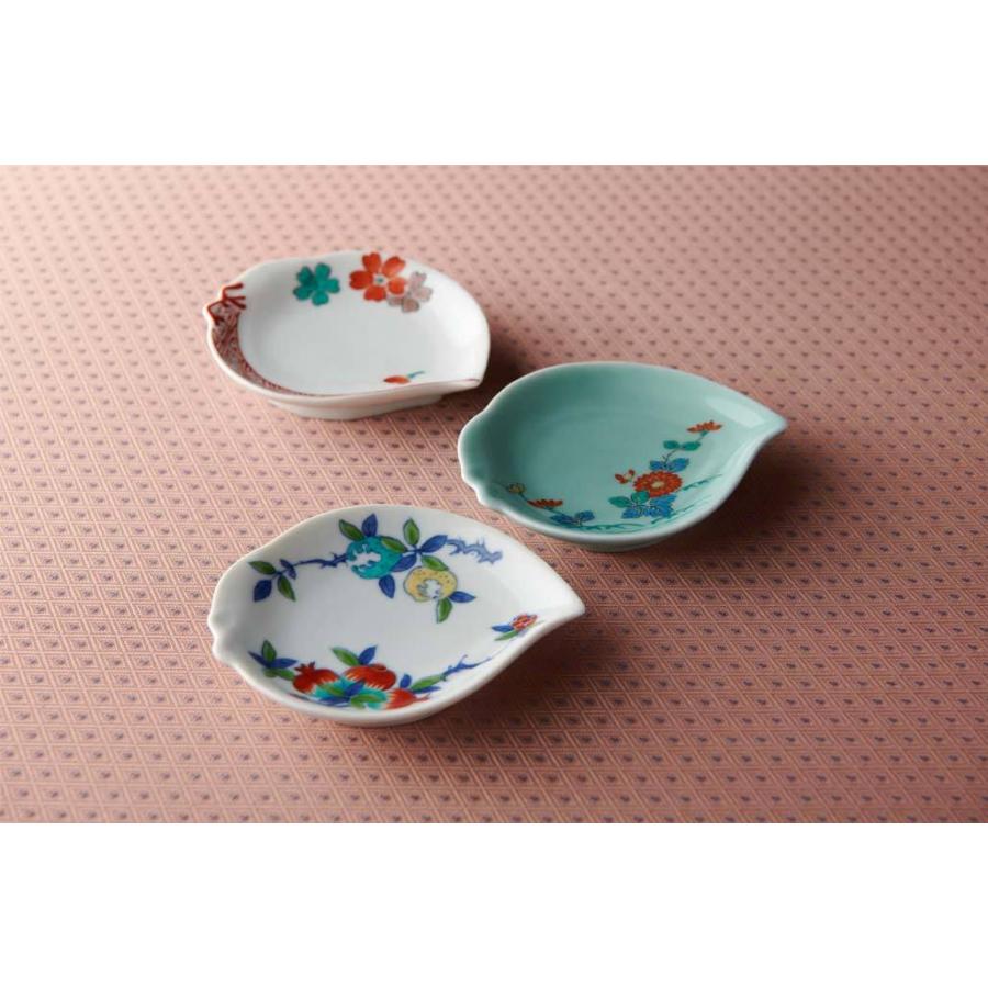 青磁 菊花紋 桃型 豆皿 10cm 有田焼 // レトロ 和食器 食器 小皿