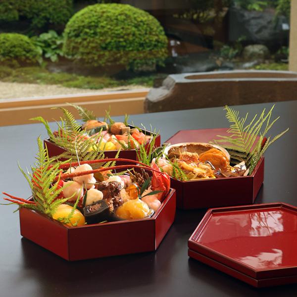 山田平安堂 漆器 六角三段重 朱塗(取り皿4枚付) 重箱/漆器 : 漆器 山田