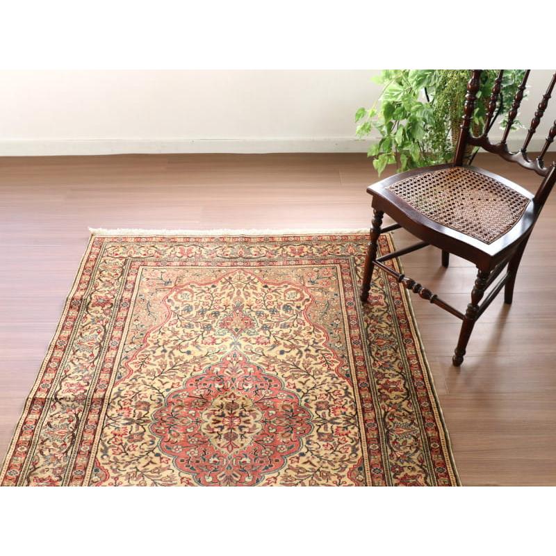 トルコ絨毯 カイセリ ベージュ系 179x121cm 変形メダリオン 小花