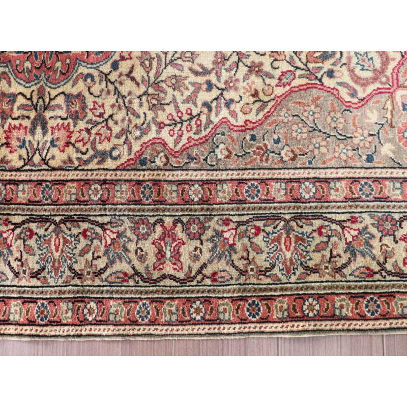 トルコ絨毯 カイセリ ベージュ系 179x121cm 変形メダリオン 小花