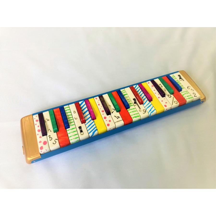 カラフル鍵盤ハーモニカ sugar 楽器アート作品 : JUNK GUITAR ART