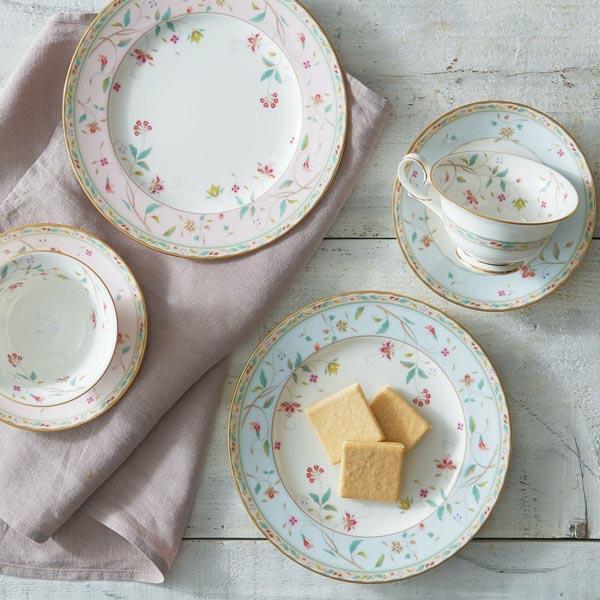 ノリタケ 花更紗 21cm プレートペア （色変り） 〈4409-56L/P97211