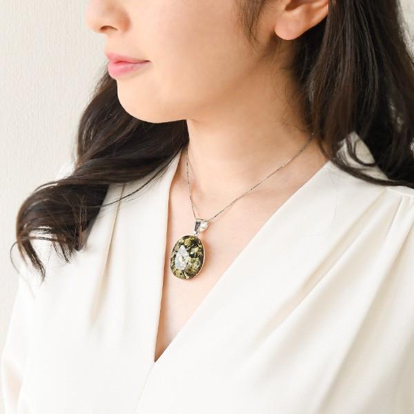 大粒 琥珀 ペンダントトップ グリーンアンバー きらきらグリッター