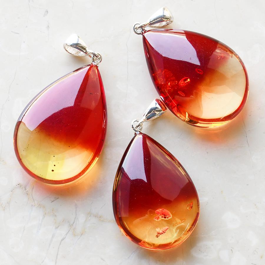 大粒 琥珀 バイカラー レッドアンバー ペンダントトップ 鮮やかで深い
