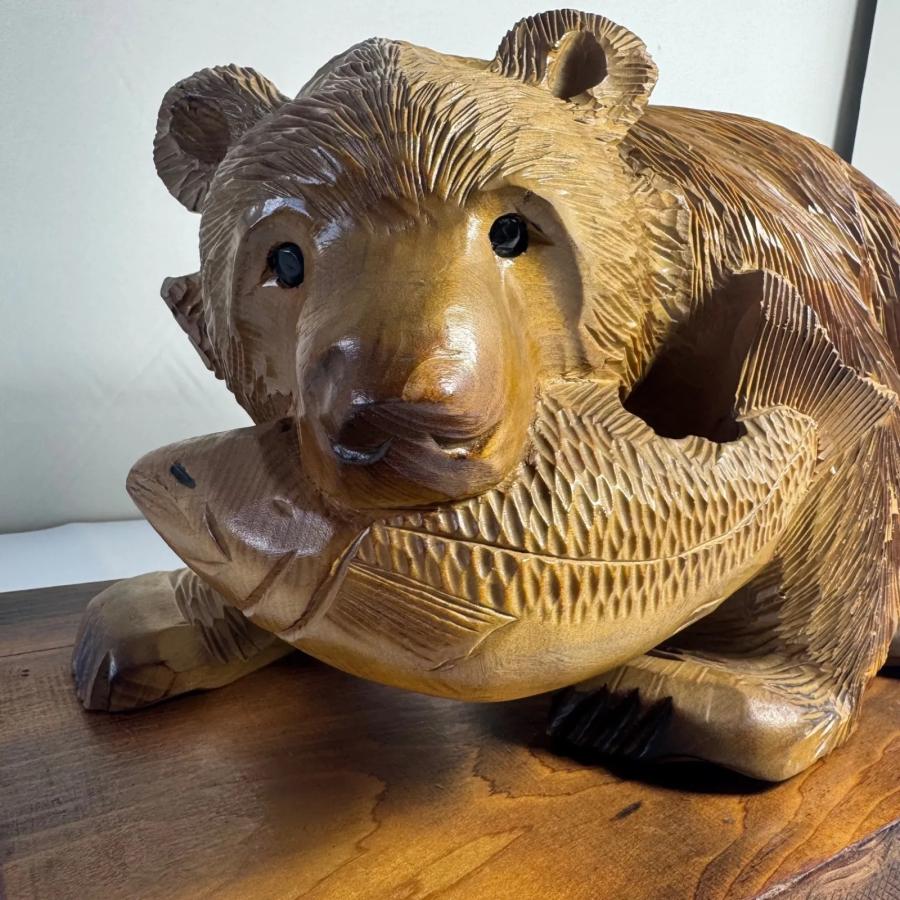 北海道 木彫り熊 鮭をくわえた熊】伝統工芸 民芸品 置物 天然木 彫刻