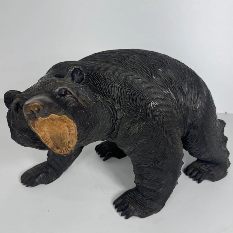 北海道伝統工芸 迫力ある木彫りの熊 作家銘あり 置物 長約48cm 刻