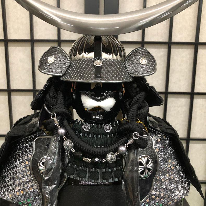 甲冑師 翠鳳作 仁 -jin- 伊達弦月鎧飾り 黒 収納式 鎧飾り 10号 鎧単品