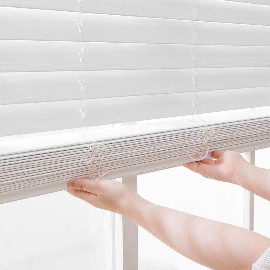 ニトリ（NITORI） ヒモなし簡単昇降 木目風ブラインド(60X108WH