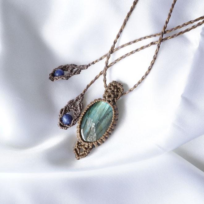 ラブラドライト マクラメ編み ペンダント カジュアルネックレス 天然石