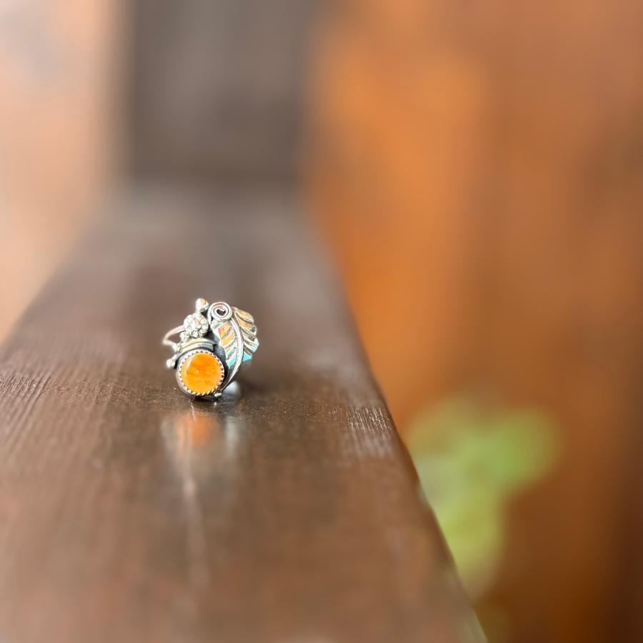 スパイニーオイスターシェルとリーフモチーフのリング ナバホ族