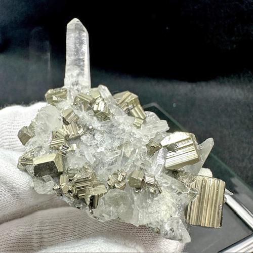 パイライト パイライト付き水晶クラスター 黄鉄鉱 原石 鉄鉱石 金属