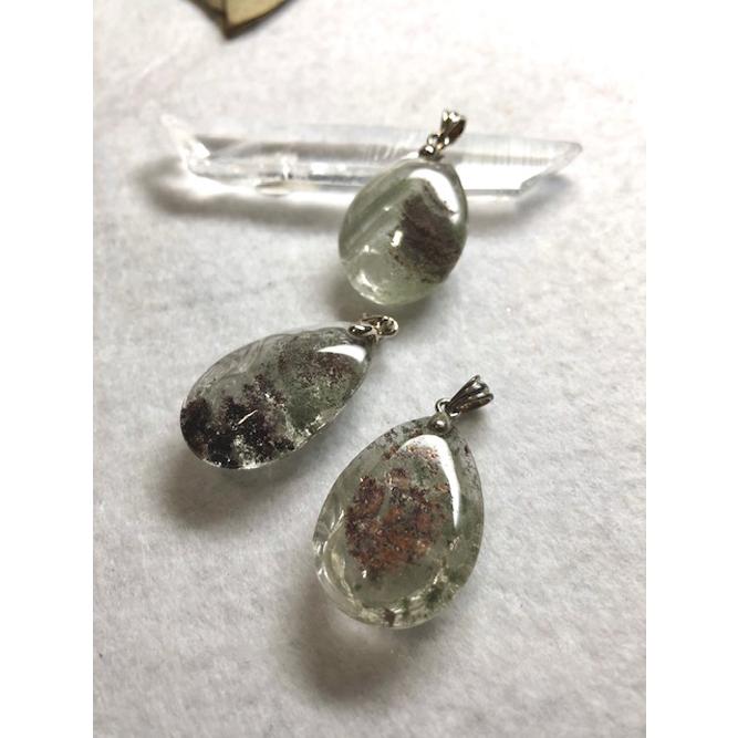 ガーデンクォーツ 布袋さん 彫刻入り ペンダントトップ ガーデン水晶