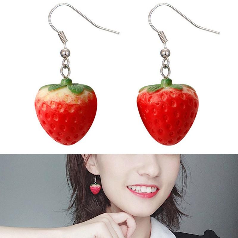 ピアス イチゴ 苺 花 ハンドメイド クレイ 粘土 レジン ジュエリー