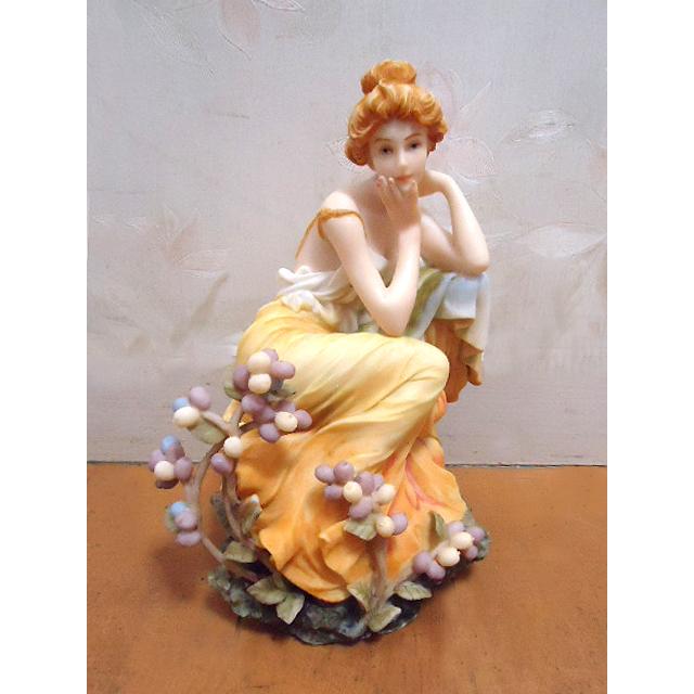 セール！即納！ミュシャ・コレクション アールヌーボー黄色のドレスを