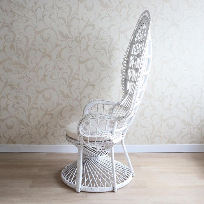 籐編み ピーコックチェア ホワイト ラタン チェア ディスプレイ