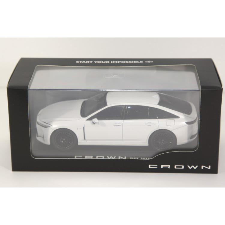 トヨタ特注 1/30 新型 クラウンクロスオーバー ブラックパッケージ
