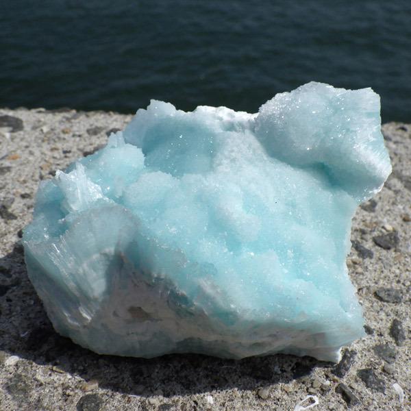 ブルー アラゴナイト 霞石 カップ 原石 鉱物 標本 天然石 ブルー