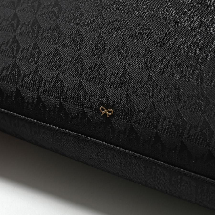 ANYA HINDMARCH（アニヤ・ハインドマーチ） クラッチバッグ ロゴ