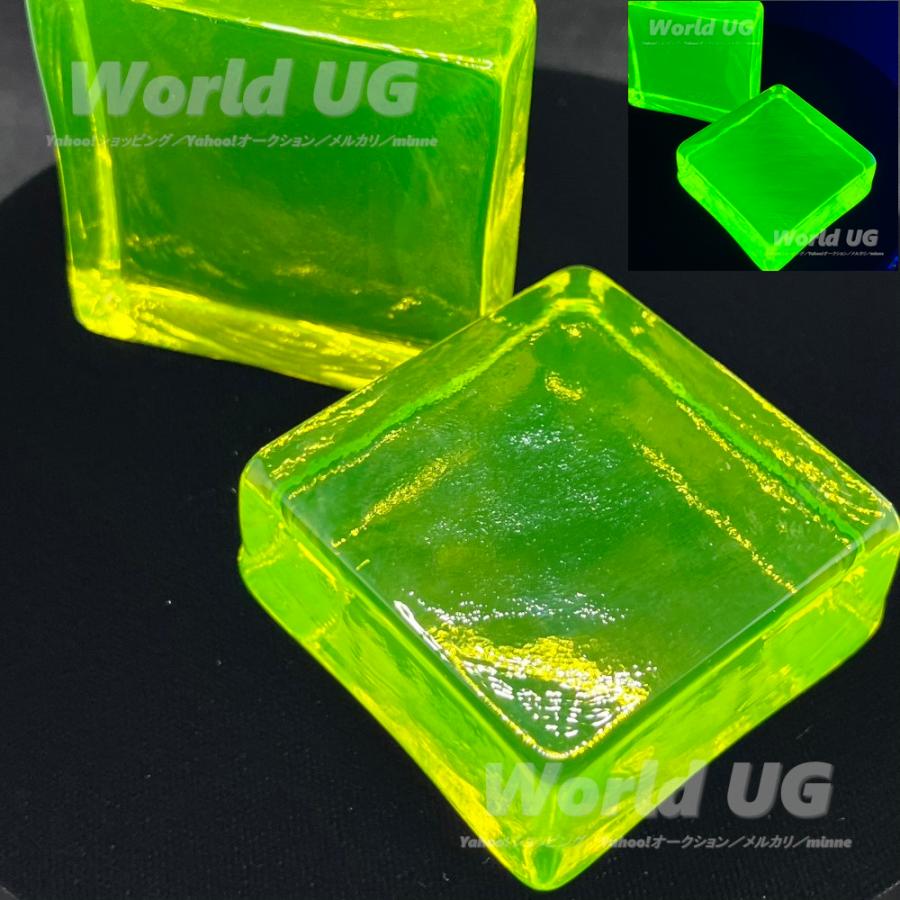 13×再入荷：ウランガラス ペーパーウェイト 48×48×20mm 100g 1個