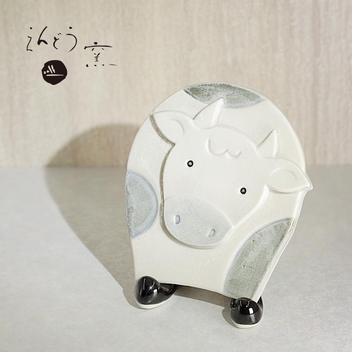 限定1点砥部焼 干支プレート 丑 置物 スタンド付 牛 うし かわいい
