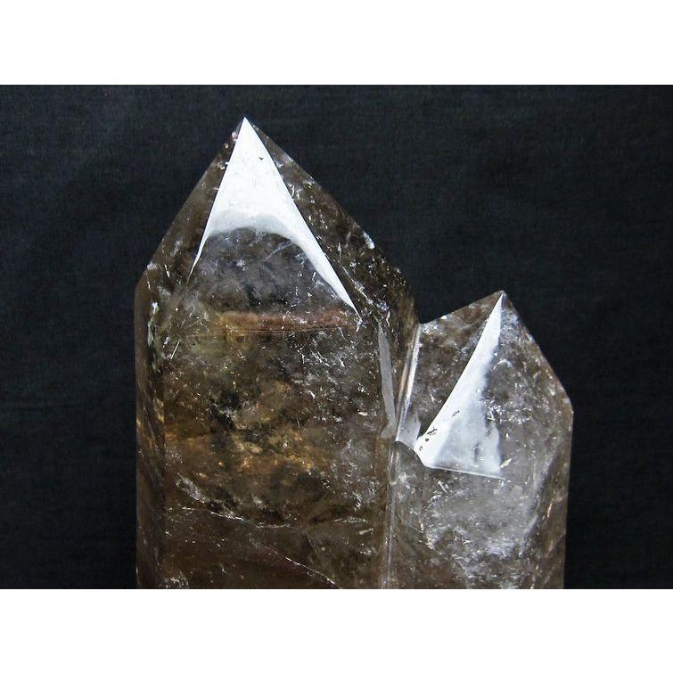 スモーキークォーツ 六角柱 煙水晶 虹入り 3.7Kg 台座付属 送料無料