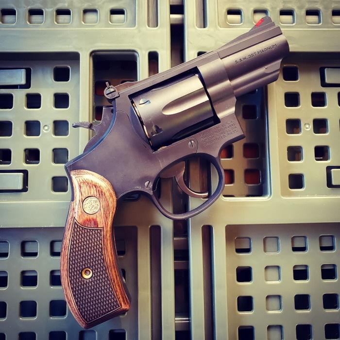 アルタモント S&W Kフレーム ラウンドバット用 木製グリップ サービス