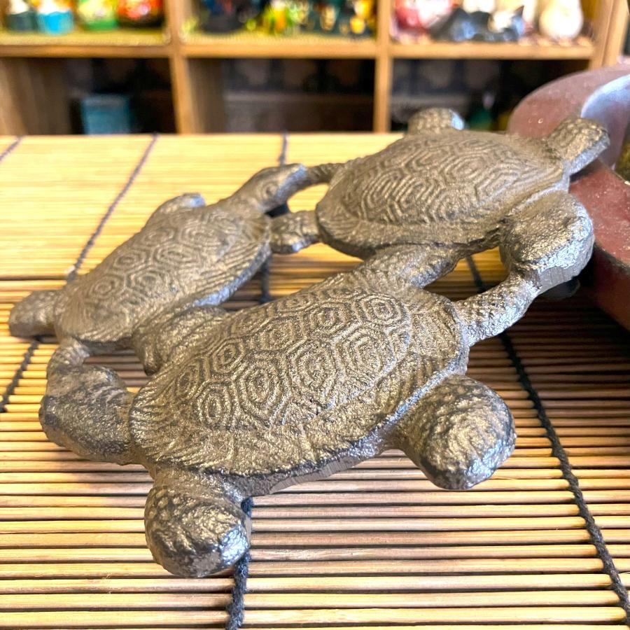カメ 鍋敷き 鉄製 亀3匹 三亀の敷台 オブジェ 和風 : 可愛い雑貨屋