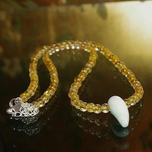 theory xyz 糸魚川翡翠 (ひすい) 勾玉ネックレス ゴールドルチル (針