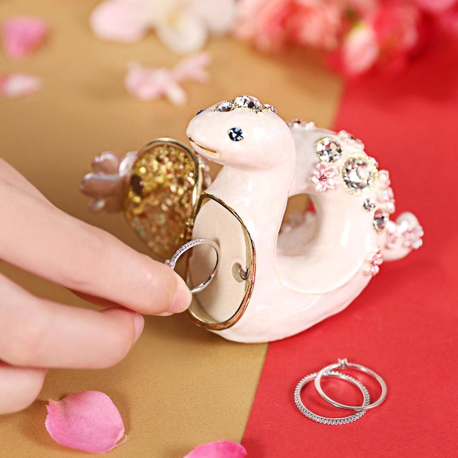 東京銀座PICALS 【正規品】＜桜小蛇＞白蛇 巳年 干支の置物 さくら