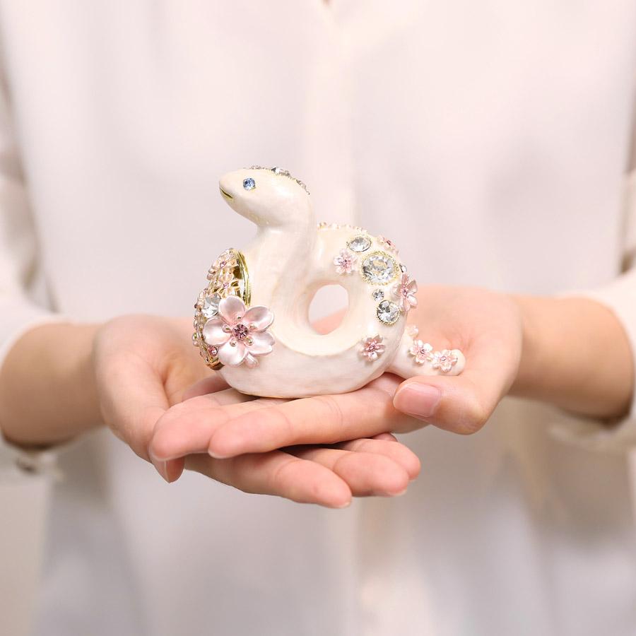 東京銀座PICALS 【正規品】＜桜小蛇＞白蛇 巳年 干支の置物 さくら