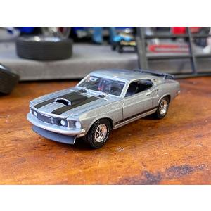 グリーンライト 1/64 エアストリーム 16' バンビ サーフボード付