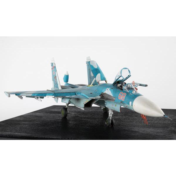 1/48 Su-33 フランカーD ロシア海軍艦上戦闘機 プラモデル[ミニベース