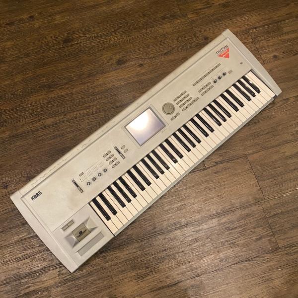 KORG（コルグ） KORG TRITON 61 Keyboard synthesizer シンセサイザー