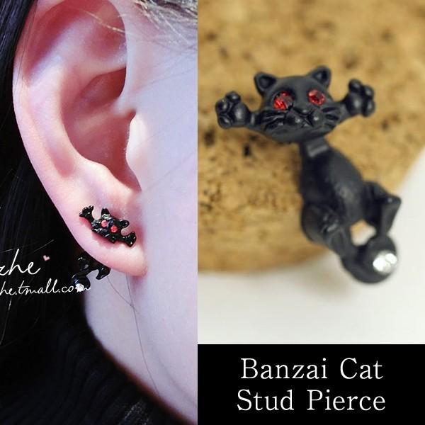 ネコ ピアス 猫 ねこ クリスタル 黒猫 ブラック レッド ホワイト