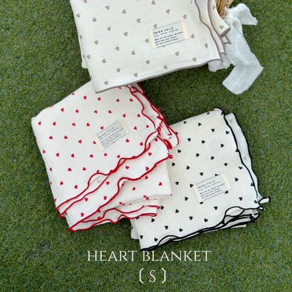 trickholic_heart-blanket-s