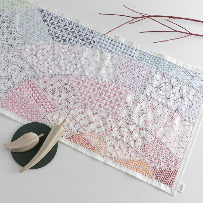 刺し子のテーブルセンター＜レインボー＞ | リバティ 生地、編み物