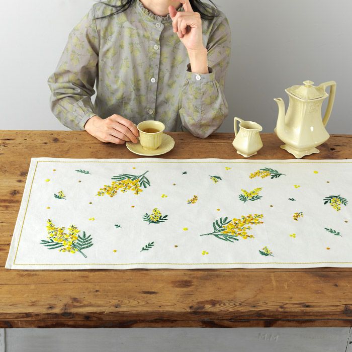 テーブルセンター＜Strawberry＞ | リバティ 生地、編み物、刺繍