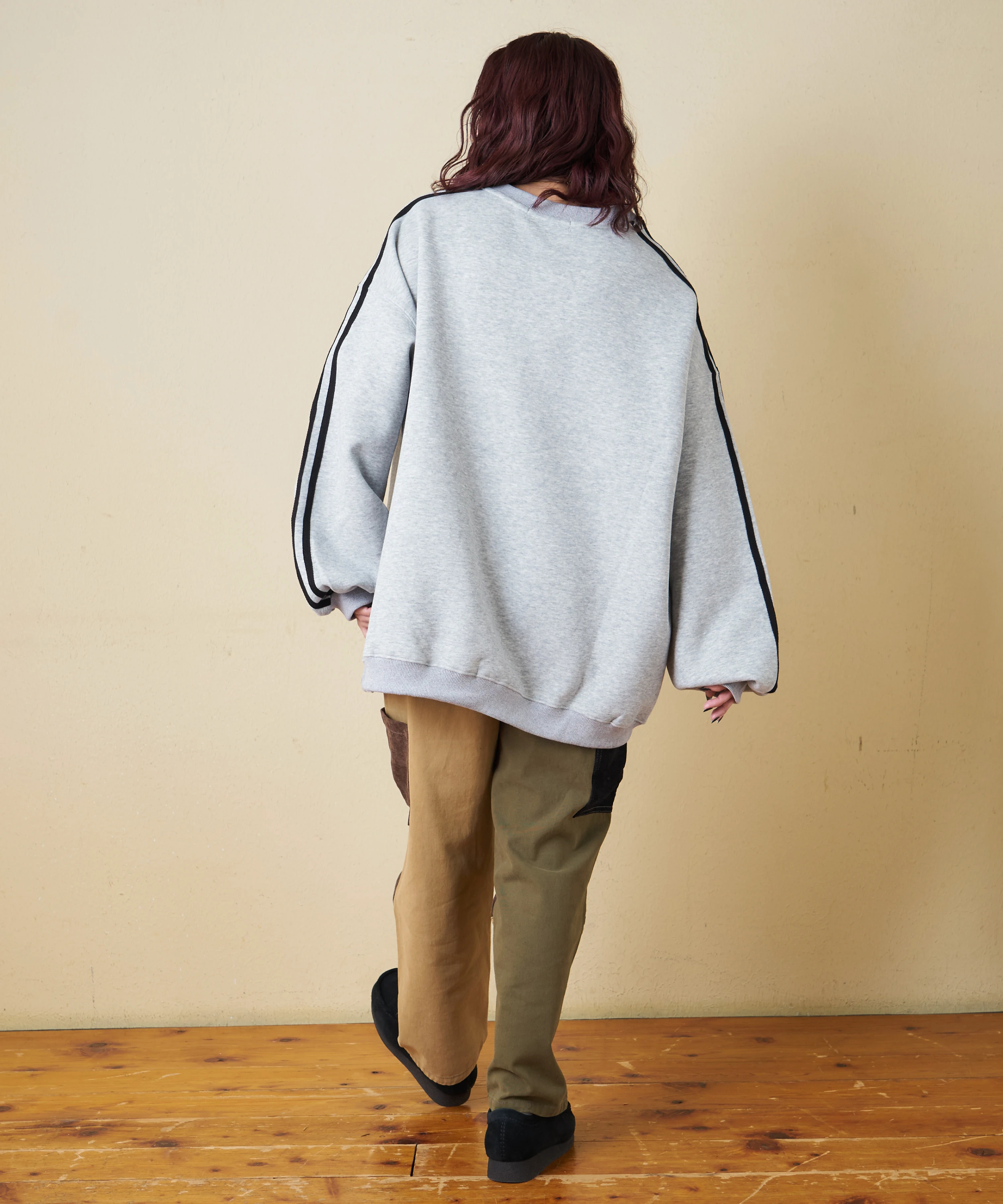 冬クリアランス】【2月6より再販開始】袖ライン Vネック プルオーバー