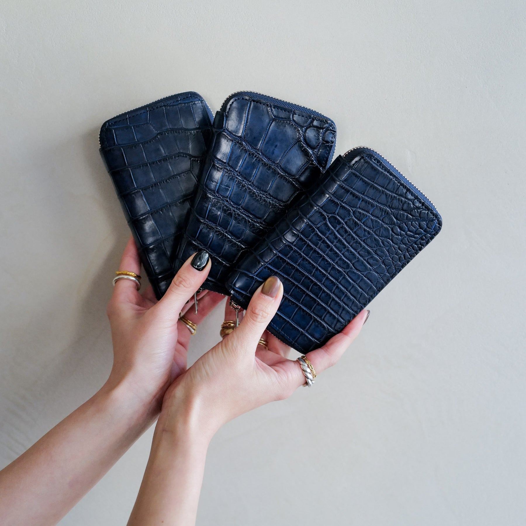 CRISTY SMART MID WLT｜藍クロコダイル 財布 ミニ財布 二つ折り 本革